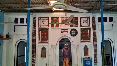 ২০০ বছরের পুরনো গায়েবি মসজিদটি ফরিদপুরে