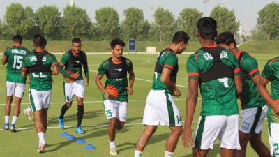 অনুশীলন আর ম্যাচ ছাড়া বাইরে বের হতে পারেন না ফুটবলাররা।
