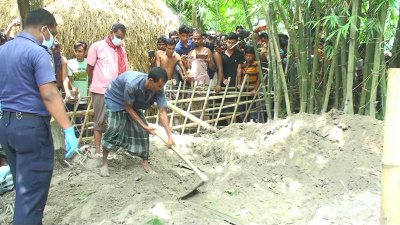 রিকশাচালক ছকু মিয়াকে হত্যার অভিযোগে করা মামলায় আদালতের নির্দেশে কবর থেকে লাশ উত্তোলন