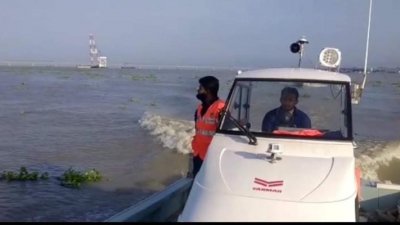 নিখোঁজ চীনা প্রকৌশলীকে খুঁজতে পদ্মায় ফায়ার সার্ভিস, কোস্ট গার্ড ও নৌপুলিশ