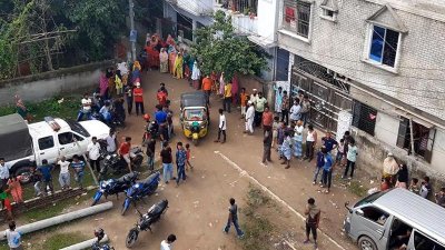 শহরের খান সড়কের তামান্না শারমিন ভিলার তিনতলার ফ্ল্যাট থেকে তার লাশ উদ্ধার করে পুলিশ