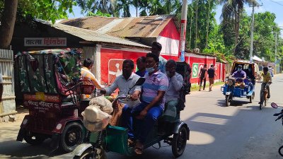 লকডাউনেও বন্ধ হয়নি অনিয়ন্ত্রিত চলাচল