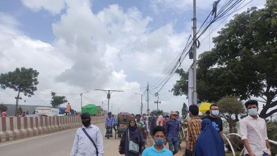 হেঁটেই রাজধানীতে আসা-যাওয়া করতে হচ্ছে অনেককে