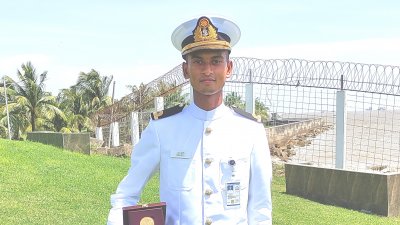 নৌবাহিনীর স্বর্ণপদক পেলেন হাবিপ্রবির তুহিন 