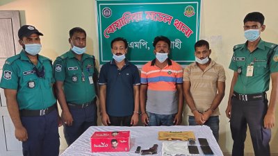 গ্রেফতার তিন জন