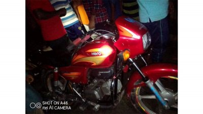 দুর্ঘটনাকবলিত মোটরসাইকেল