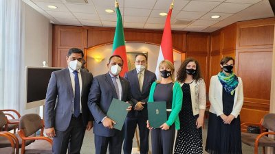 চুক্তি স্বাক্ষর অনুষ্ঠানে অতিথিরা