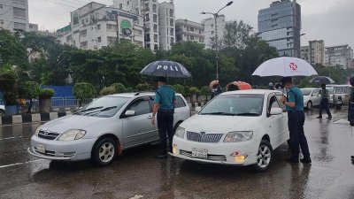লকডাউনে পুলিশের তৎপরতা