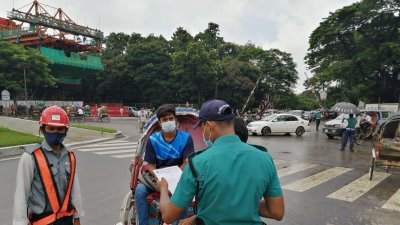 রাজধানীর সড়কে পুলিশের নজরদারি। ছবি: নাসিরুল ইসলাম