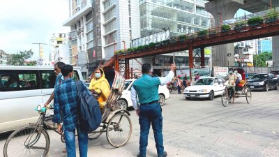 সকালে বাংলামোটর সিগন্যাল। ছবি: শাহেদ শফিক