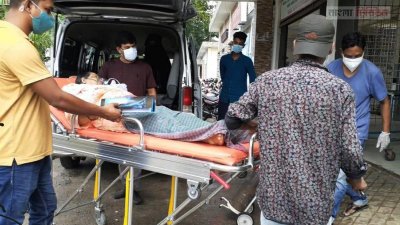 সিলেটে হাসপাতালে চিকিৎসা নিতে আসা করোনা রোগী