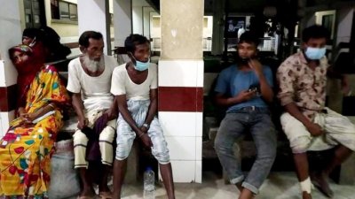 হাসপাতালে আহতদের স্বজনরা