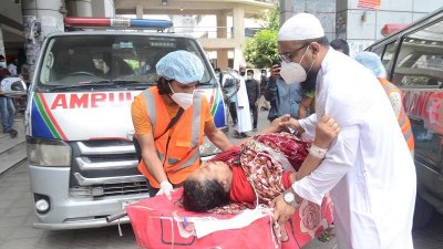 দেশে প্রতিদিনই বাড়ছে করোনা সংক্রমণ ও মৃত্যু। হাসপাতালগুলোতে শয্যা ফাঁকা পাওয়া বেশ কঠিন হয়ে পড়েছে।