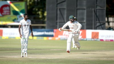 দারুণ এক সেশন কাটিয়েছে জিম্বাবুয়ে