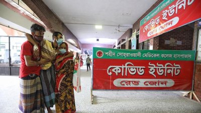 করোনা রোগী সামাল দিতে অনেকটা দিশাহারা হয়ে পড়ছে রাজধানীর একেকটি হাসপাতাল। সবচেয়ে বেশি সংকট দেখা দিচ্ছে আইসিইউ বেডের।