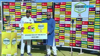 ম্যাচসেরার পুরস্কার জিতেছেন মাহমুদউল্লাহ