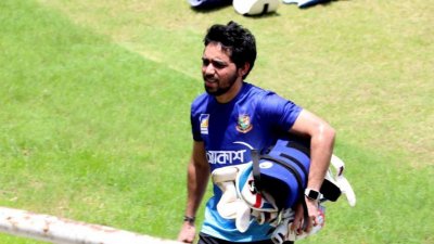 সমালোচনায় নিজেদের কান বন্ধ রাখতে বলেছেন মুমিনুল।