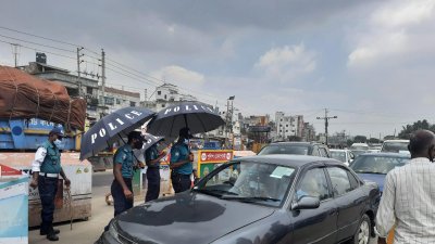 সড়কে চলাচল বেড়েছে, চলছে পুলিশের তল্লাশিও