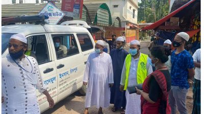 অ্যাম্বুলেন্সে মুমূর্ষু শাহ আলমকে সদর হাসপাতালে ভর্তির ব্যবস্থা করা হয়