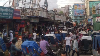 দোকানপাটে ভিড় ছিল বেশি