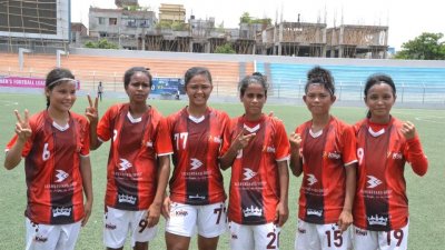 কুমিল্লাকে উড়িয়ে শিরোপার কাছাকাছি সাবিনা-কৃষ্ণারা