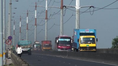 বঙ্গবন্ধু সেতু দিয়ে যানবাহন পারাপার