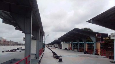 সদরঘাট লঞ্চ টার্মিনালে বসানো নতুন পন্টুন