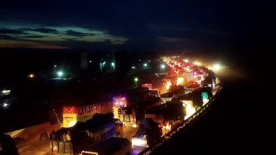 ঢাকা-টাঙ্গাইল-বঙ্গবন্ধু সেতু মহাসড়কে দীর্ঘ যানজট