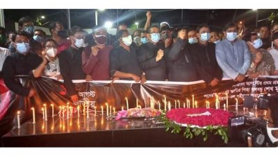 ধানমন্ডি ৩২ নম্বরে মোমবাতি প্রজ্বালন