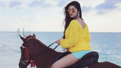 পরীর সদস্যপদ স্থগিত হলেও যে কাজে বাধা নেই...