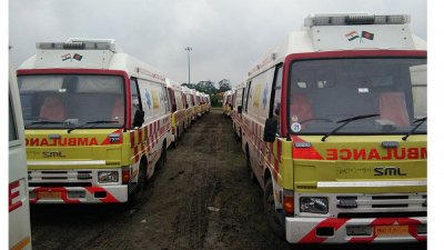 অ্যাম্বুলেন্সগুলো ভারতের পেট্রাপোল বন্দর দিয়ে বেনাপোল স্থলবন্দরে প্রবেশ করে