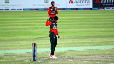 আইসিসির মাসসেরা খেলোয়াড়ের দৌড়ে সাকিব