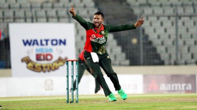 এরকম উইকেটে খেললে ক্যারিয়ার শেষ হয়ে যাবে: সাকিব