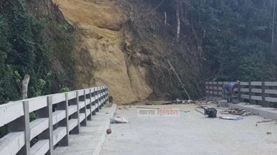 থমকে গেছে সড়ক, কাটতে হবে পাহাড়