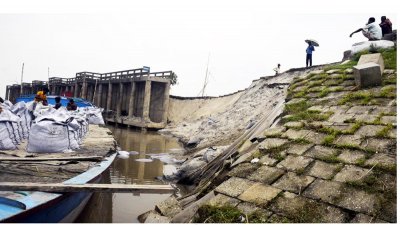 স্পারের আরও ১০ মিটার অংশ ধসে গেছে