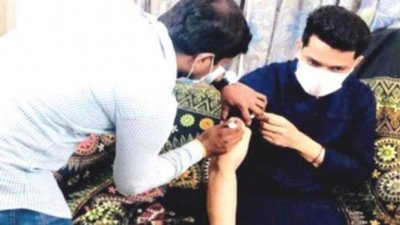 বাসায় বসে করোনার টিকা গ্রহণ