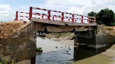 সেতুর গার্ডারে ফাটল ধরেছে