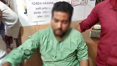বরুড়ায় জাতীয় শোক দিবসের কর্মসূচিতে আওয়ামী লীগের দুই পক্ষের নেতাকর্মীদের ধাওয়া-পাল্টা ধাওয়া ও সংঘর্ষ
