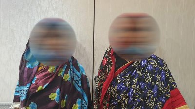 চট্টগ্রামে ভিক্ষুক সেজে বাসায় চুরি করার অভিযোগে দুই নারীকে গ্রেফতার করেছে পুলিশ