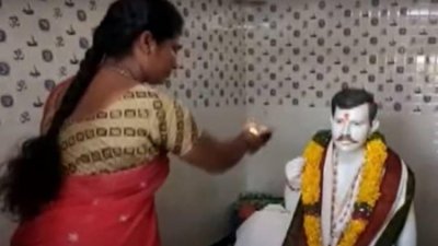 স্বামীর নামে মন্দির স্থাপন করেছেন পদ্মাবতী