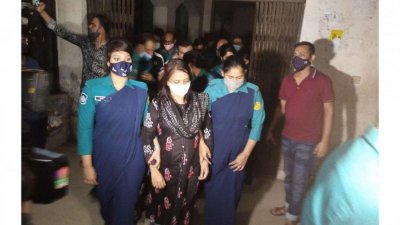 আদালতে হেলেনা জাহাঙ্গীর