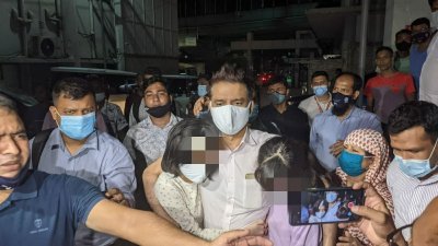 সিআইডির জিম্মায় দুই শিশুসহ তাদের বাবা