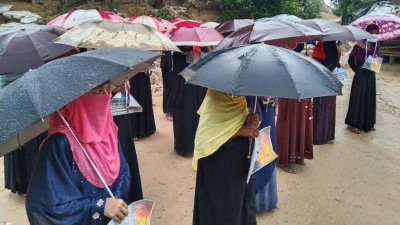 রোহিঙ্গা ক্যাম্পে মানববন্ধন