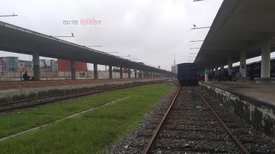 খুলনা রেলস্টেশনে চলছে প্লাটফর্ম উঁচু করার কাজ