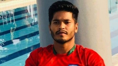 সুযোগ পেয়েছেন স্ট্রাইকার সুমন রেজা