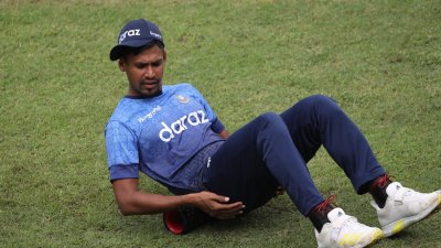 অনুশীলনে মোস্তাফিজ