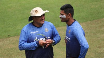 টি-টোয়েন্টি অধিনায়ক মাহমুদউল্লাহর সঙ্গে কোচ রাসেল ডমিঙ্গা