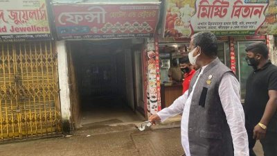 বসুরহাট পৌর এলাকা পরিদর্শনে আবদুল কাদের মির্জা