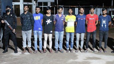 গ্রেফতার কিশোর গ্যাংয়ের সদস্যরা