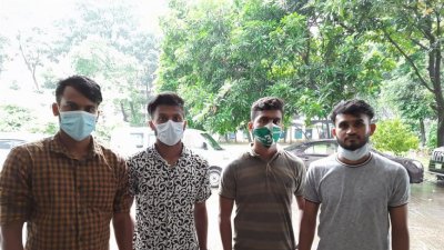 বাফুফে ভবনে আসা চার ফুটবলার।